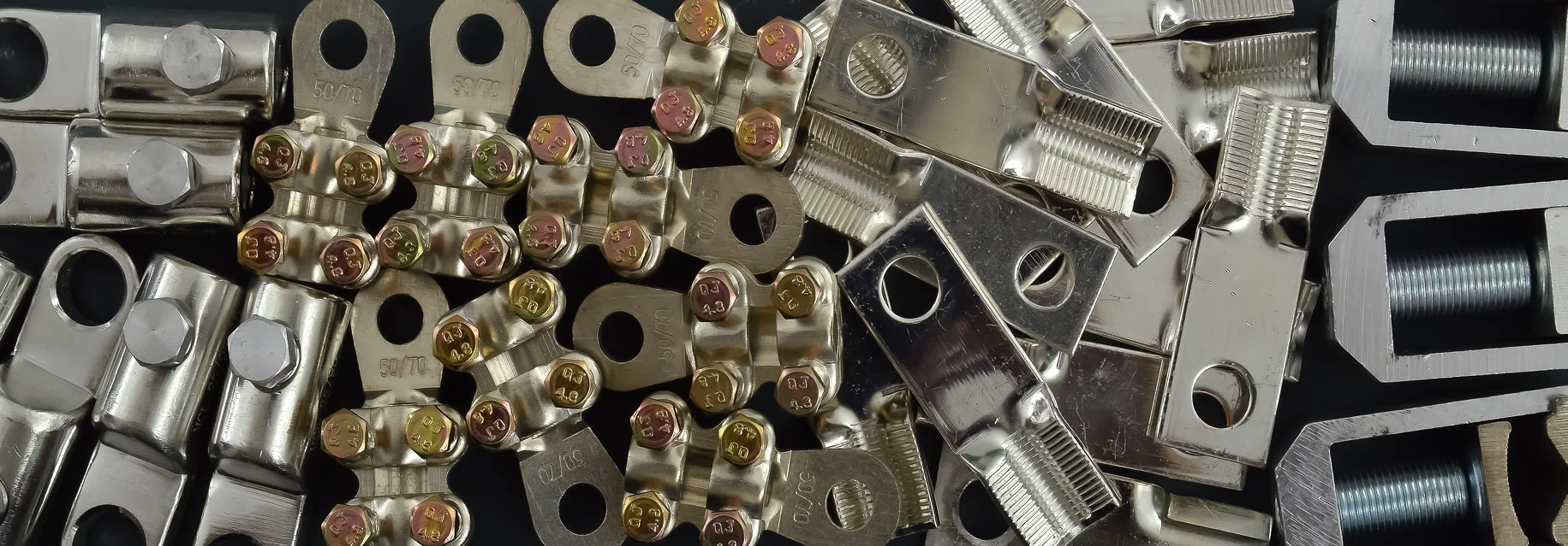 Szorító kengyelek és egyéb saruk, kiegészítők