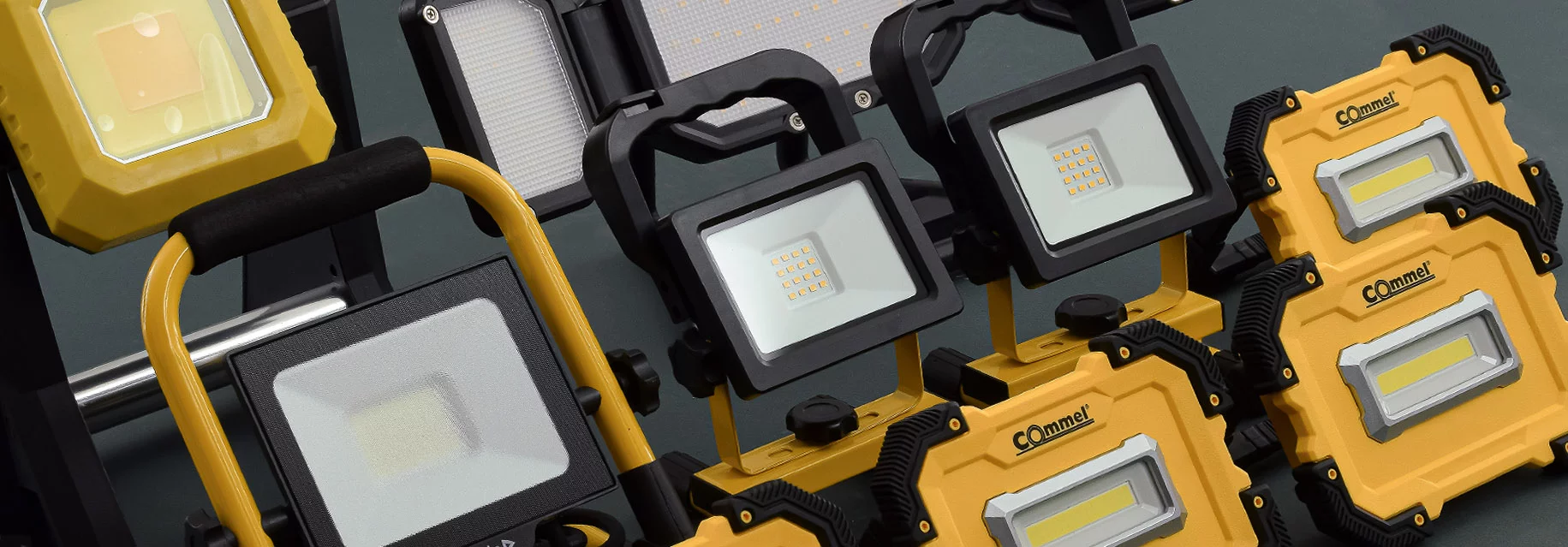 Hordozható, akkumulátoros és állványos LED Reflektorok