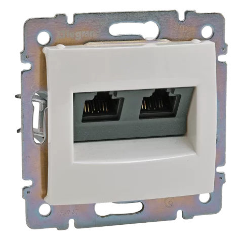 Legrand Valena 2xRJ45 Cat6 UTP aljzat körömmel fehér 774247