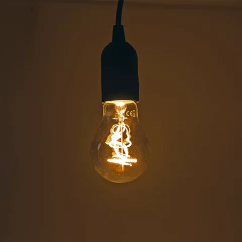 E27 Smoke LED Filament Izzó 4W 1800K 100lm Extra meleg fehér Fekete izzó A60 320° Nedes ZSF104