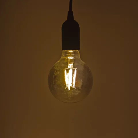 E27 Smoke LED Filament Izzó 4W 2000K 250lm Extra meleg fehér Fekete izzó G95 320° Nedes ZBF101