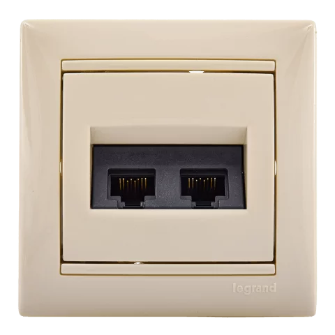 Legrand Valena 2xRJ45 LCS2 Cat5e UTP aljzat körömmel elefáncsont 774131