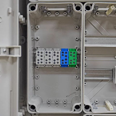 Csatári Plast PVT-K-L Á-V Fm-U 1/3 fázisú kombinált villanyóra szekrény lábazattal (n+é) földkábeles