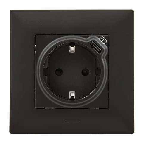 Legrand Niloé Step Dugalj 2P+F + USB-C konnektor töltőaljzat GYV rugós bekötés fekete 863526